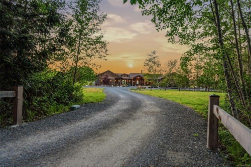859 Andreef Rd, Qualicum Beach, BC 