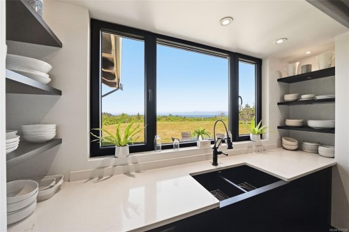 859 Andreef Rd, Qualicum Beach, BC 