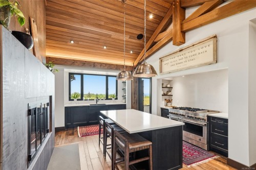 859 Andreef Rd, Qualicum Beach, BC 