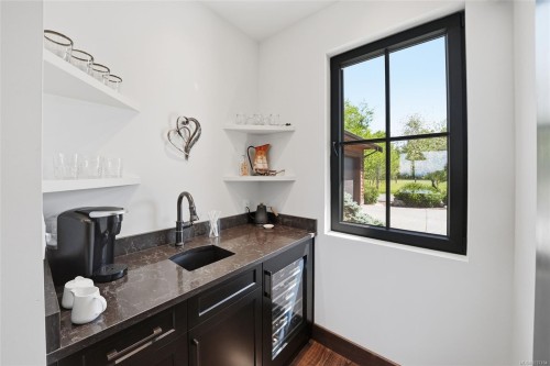 859 Andreef Rd, Qualicum Beach, BC 