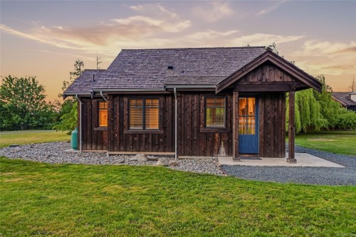 859 Andreef Rd, Qualicum Beach, BC 
