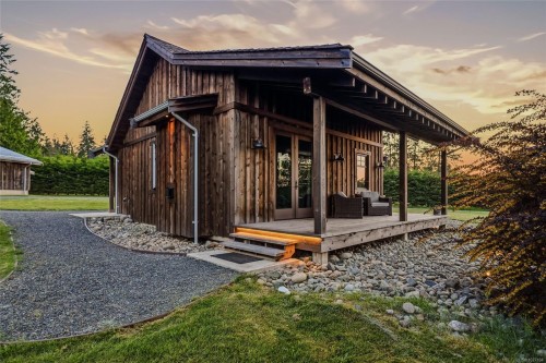859 Andreef Rd, Qualicum Beach, BC 