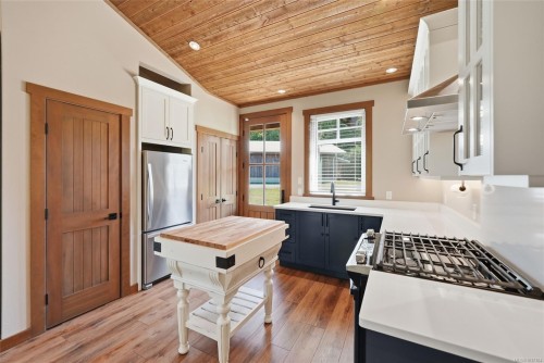 859 Andreef Rd, Qualicum Beach, BC 