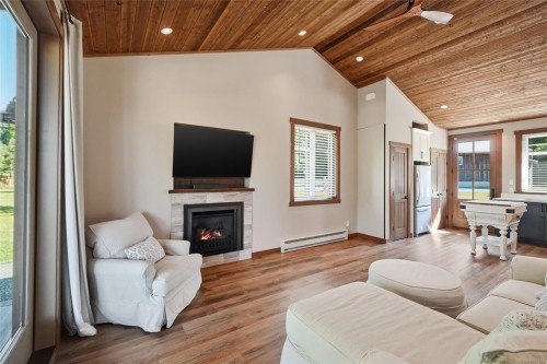 859 Andreef Rd, Qualicum Beach, BC 