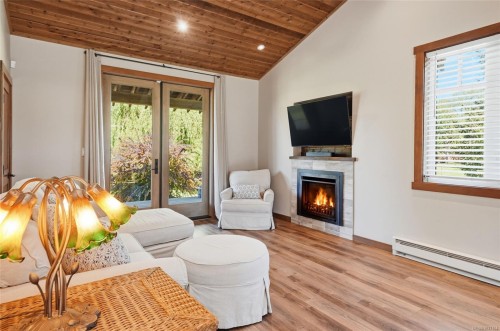 859 Andreef Rd, Qualicum Beach, BC 
