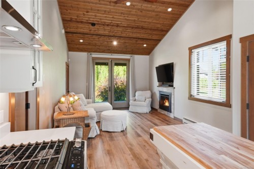 859 Andreef Rd, Qualicum Beach, BC 