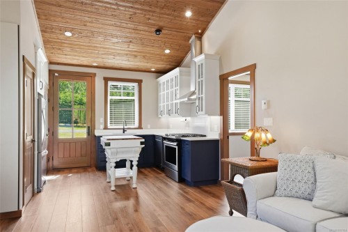 859 Andreef Rd, Qualicum Beach, BC 