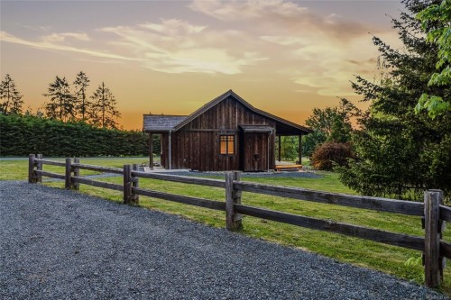 859 Andreef Rd, Qualicum Beach, BC 