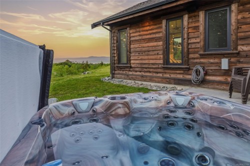 859 Andreef Rd, Qualicum Beach, BC 