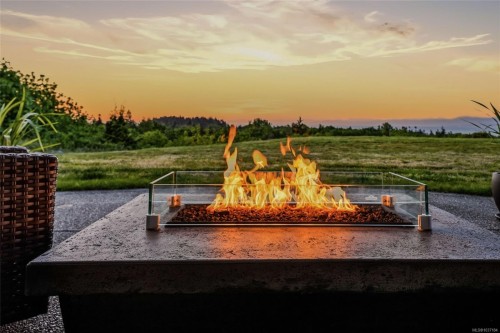 859 Andreef Rd, Qualicum Beach, BC 