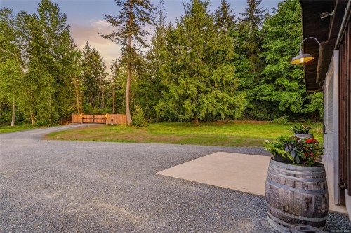 859 Andreef Rd, Qualicum Beach, BC 