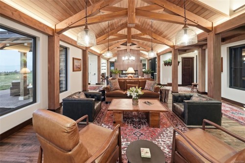 859 Andreef Rd, Qualicum Beach, BC 