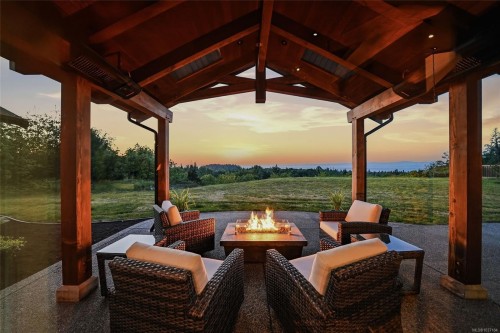 859 Andreef Rd, Qualicum Beach, BC 