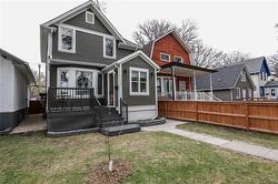 525 Rosedale AVE  Winnipeg, MB R3L 1M4