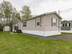25 Pinehurst Street  Amherst, NS B4H 4X5