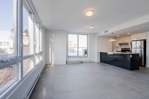 Salon - 603-6250 Av. Lennox, Montréal (Côte-Des-Neiges/Notre-Dame-De-Grâce), QC - Indoor