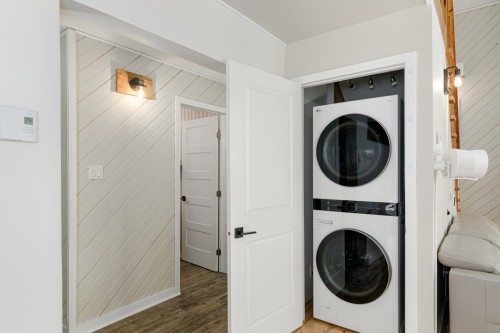 Laundry - 115  - 115A Rue Diana, Sainte-Agathe-Des-Monts, QC - Indoor Photo Showing Laundry Room