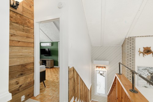 Staircase - 115  - 115A Rue Diana, Sainte-Agathe-Des-Monts, QC - Indoor Photo Showing Other Room