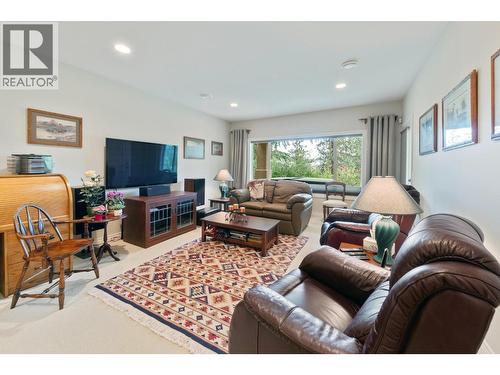 4520 Gallaghers Lookout Unit# 4, Kelowna, BC - Indoor Photo Showing Living Room