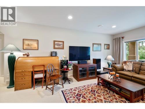 4520 Gallaghers Lookout Unit# 4, Kelowna, BC - Indoor Photo Showing Living Room