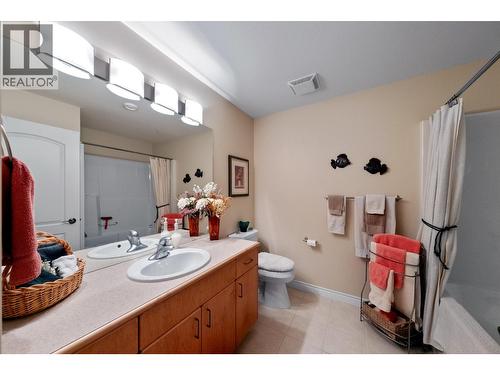 4520 Gallaghers Lookout Unit# 4, Kelowna, BC - Indoor Photo Showing Bathroom