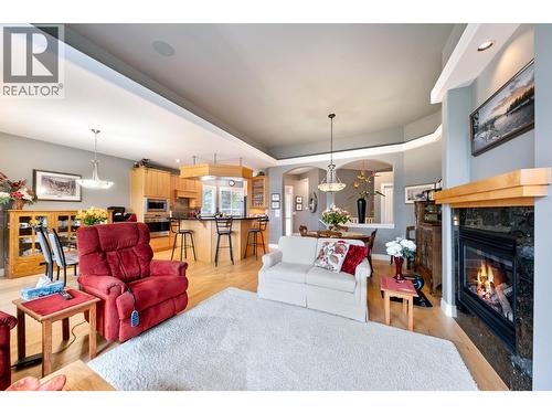 4520 Gallaghers Lookout Unit# 4, Kelowna, BC - Indoor Photo Showing Living Room With Fireplace
