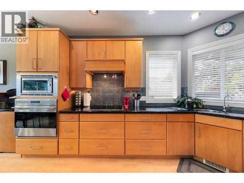 4520 Gallaghers Lookout Unit# 4, Kelowna, BC - Indoor Photo Showing Kitchen With Double Sink