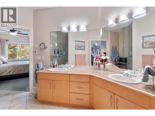 4520 Gallaghers Lookout Unit# 4, Kelowna, BC - Indoor Photo Showing Bathroom
