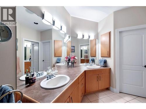 4520 Gallaghers Lookout Unit# 4, Kelowna, BC - Indoor Photo Showing Bathroom