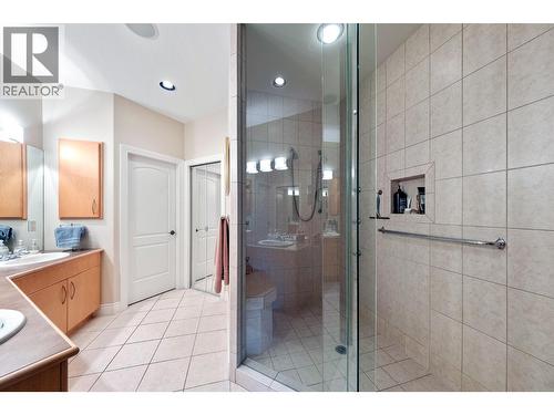4520 Gallaghers Lookout Unit# 4, Kelowna, BC - Indoor Photo Showing Bathroom