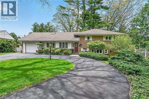 Ranch-style residence featuring a brick and white siding facade with white window shutters - 2 Summit Circle, Simcoe, ON - Outdoor With Facade