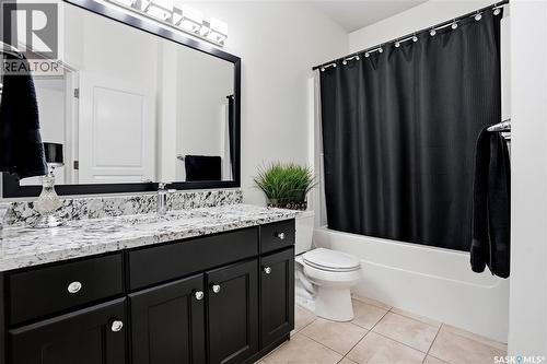 2431 Linner Bay, Regina, SK - Indoor Photo Showing Bathroom