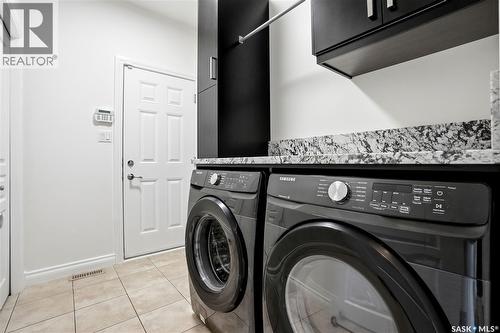 2431 Linner Bay, Regina, SK - Indoor Photo Showing Laundry Room