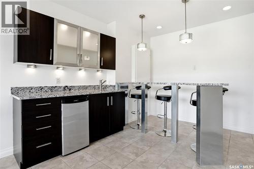 2431 Linner Bay, Regina, SK - Indoor Photo Showing Kitchen