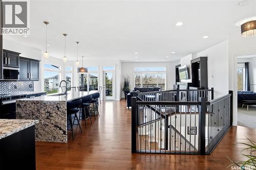 2431 Linner Bay, Regina, SK - Indoor Photo Showing Kitchen With Upgraded Kitchen