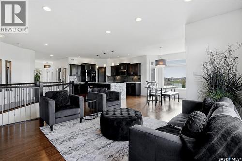 2431 Linner Bay, Regina, SK - Indoor Photo Showing Living Room