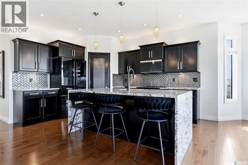 2431 Linner Bay, Regina, SK - Indoor Photo Showing Kitchen With Upgraded Kitchen