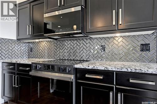 2431 Linner Bay, Regina, SK - Indoor Photo Showing Kitchen With Upgraded Kitchen