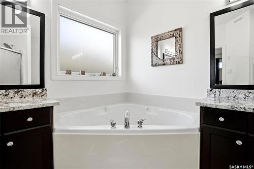 2431 Linner Bay, Regina, SK - Indoor Photo Showing Bathroom