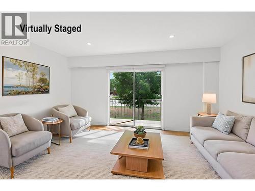 1946 Tranquille Road Unit# 9, Kamloops, BC - Indoor Photo Showing Living Room