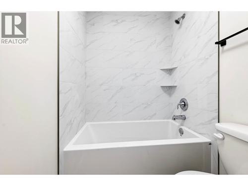 1946 Tranquille Road Unit# 9, Kamloops, BC - Indoor Photo Showing Bathroom