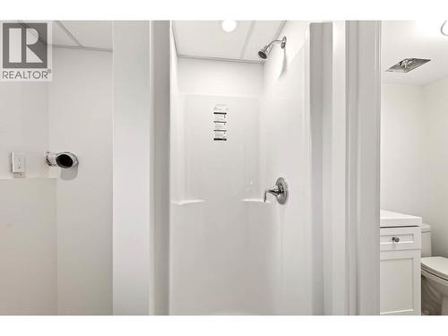 1946 Tranquille Road Unit# 9, Kamloops, BC - Indoor Photo Showing Bathroom