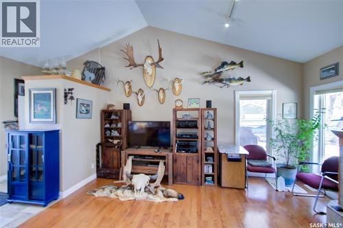 120 1St Avenue E, Love, SK - Indoor