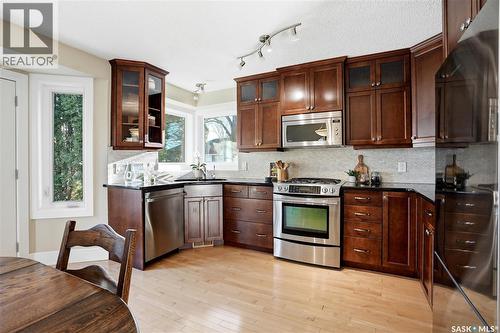 239 Scissons Court, Saskatoon, SK - Indoor Photo Showing Kitchen