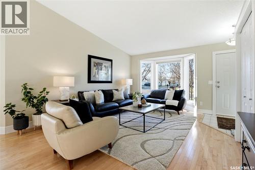 239 Scissons Court, Saskatoon, SK - Indoor Photo Showing Living Room