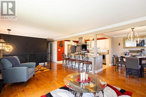 420 Beach Avenue, Cornwall, ON - Indoor Photo Showing Living Room