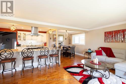 420 Beach Avenue, Cornwall, ON - Indoor Photo Showing Living Room