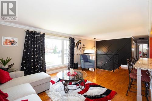 420 Beach Avenue, Cornwall, ON - Indoor Photo Showing Living Room