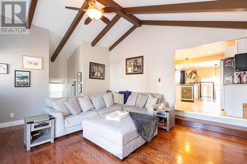 420 Beach Avenue, Cornwall, ON - Indoor Photo Showing Living Room