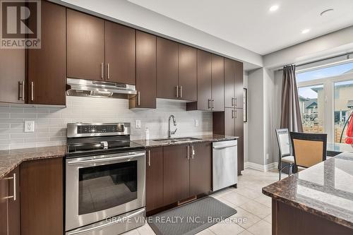 112 Hawkshaw Crescent, Ottawa, ON - Indoor Photo Showing Kitchen With Stainless Steel Kitchen